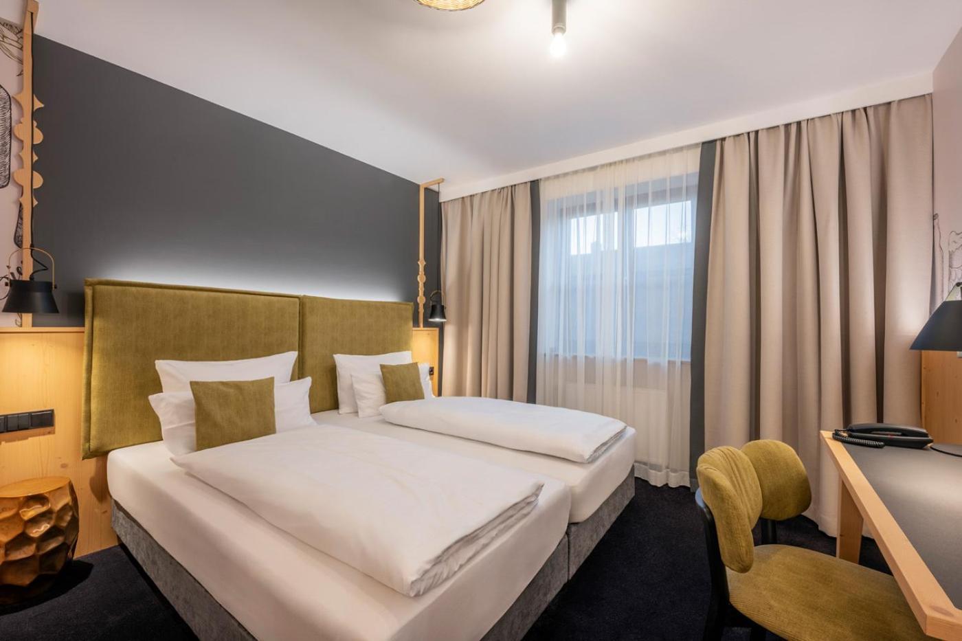 Hotel Schaefflerwirt อัชไฮม์ ภายนอก รูปภาพ